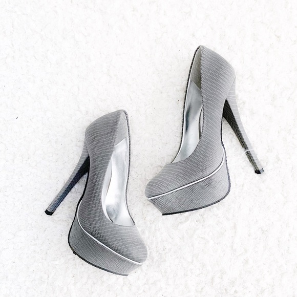 JustFab Enid Grey Snake Print Pumps - Picture 2 of 7